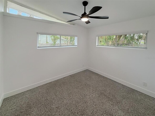 Building Photo - 3903 Belle Vista Dr E