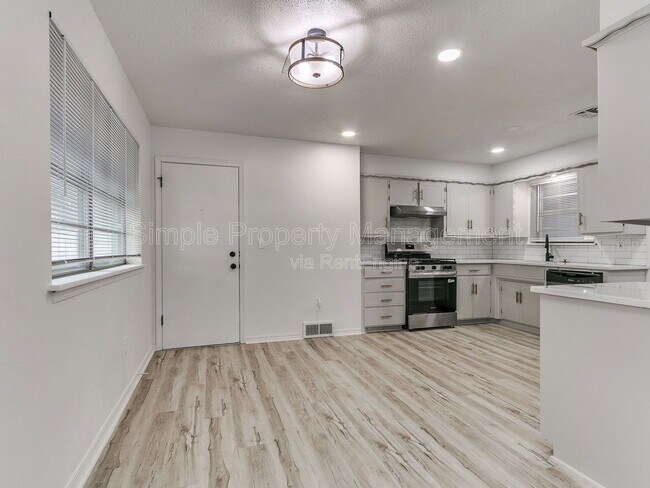 Building Photo - 104 Marilyn Ave