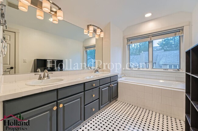 Building Photo - Spacious Home with High Ceilings and Modern Comforts!