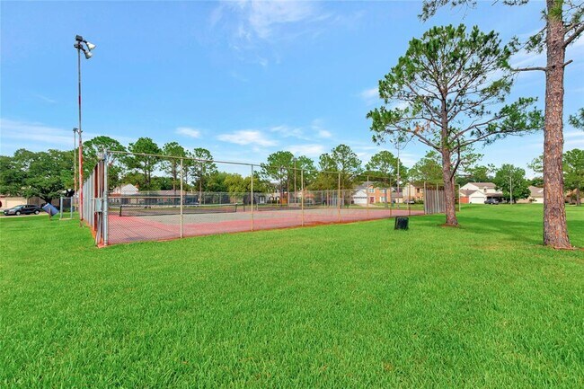 Building Photo - 15131 Cranbourne Dr
