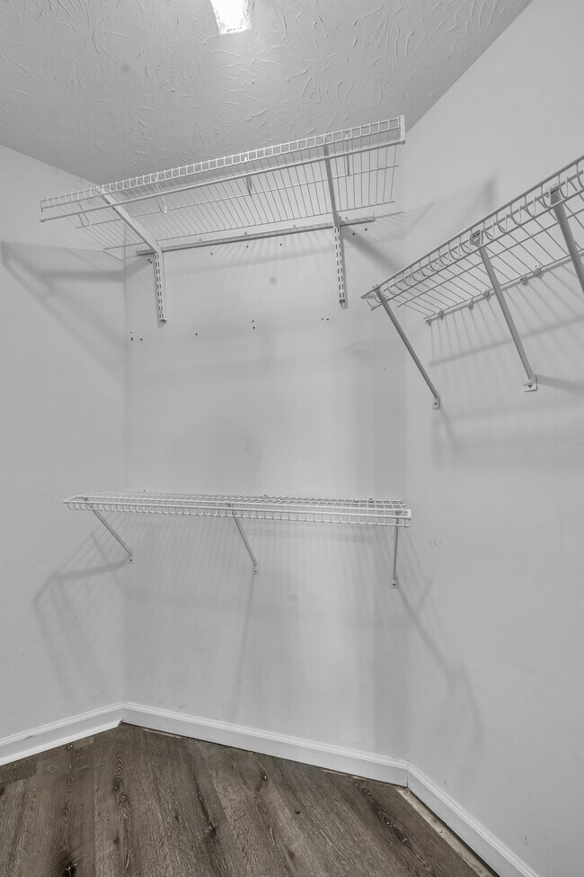 Building Photo - 1201 Red Stone Dr