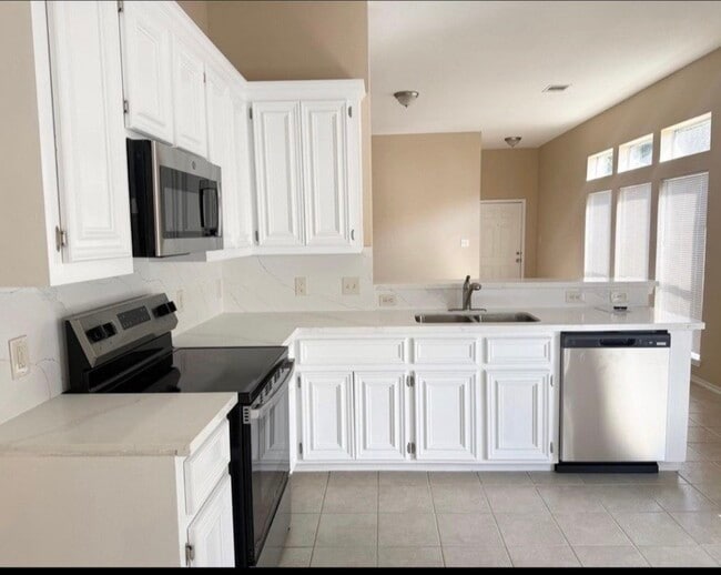 Building Photo - 2107 Castle Gardens Ln