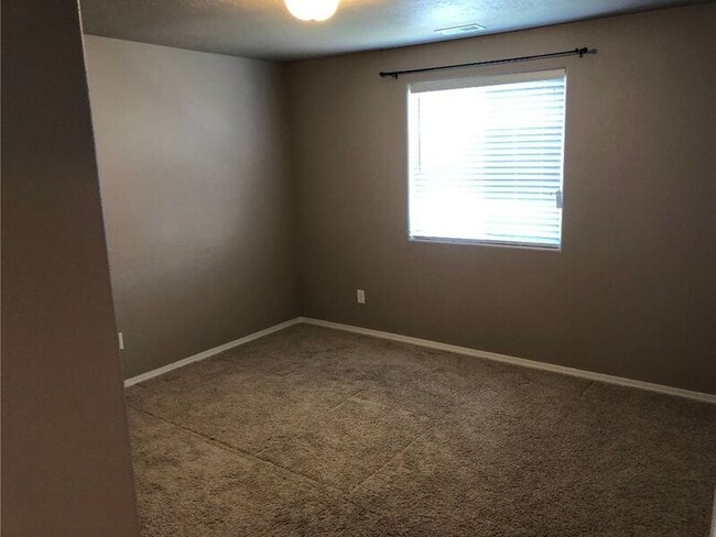 Building Photo - 2350 NW Hazelwood Ave