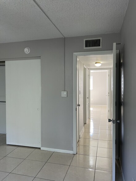 Building Photo - 1135 Southdale Rd