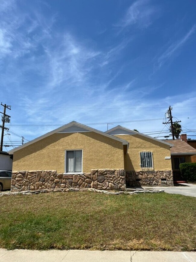 Building Photo - Don’t miss this opportunity to lease a beautifully updated home in one of Gardena’s most convenie...