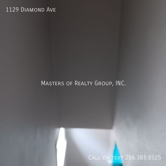 Building Photo - 1129 Diamond Ave