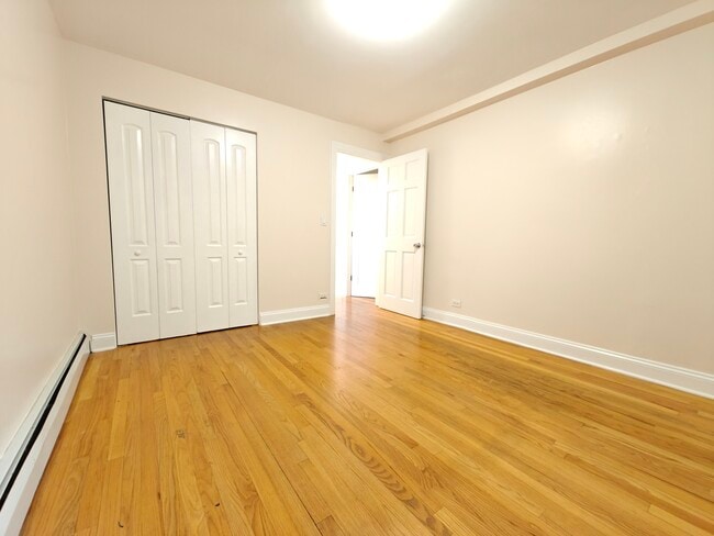 Building Photo - 7555 N Oakley Ave