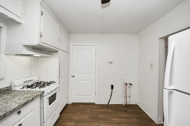 Building Photo - 1213 28th St