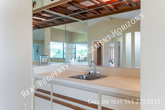 Building Photo - 534 Warwick Ln