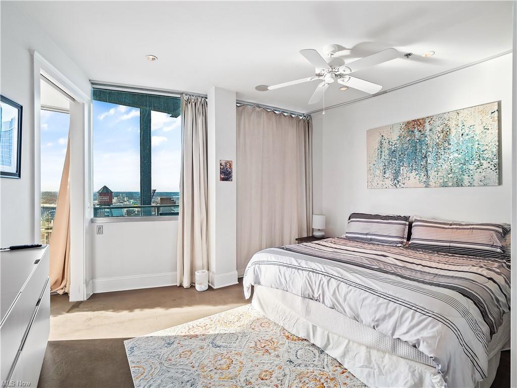 Primary Bedroom - 701 W Lakeside Ave