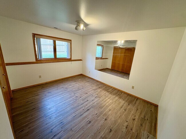 Building Photo - 2905 High Park Dr