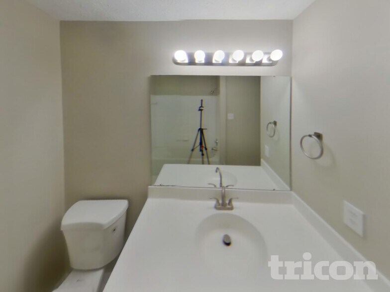 Building Photo - 9851 Bayline Cir