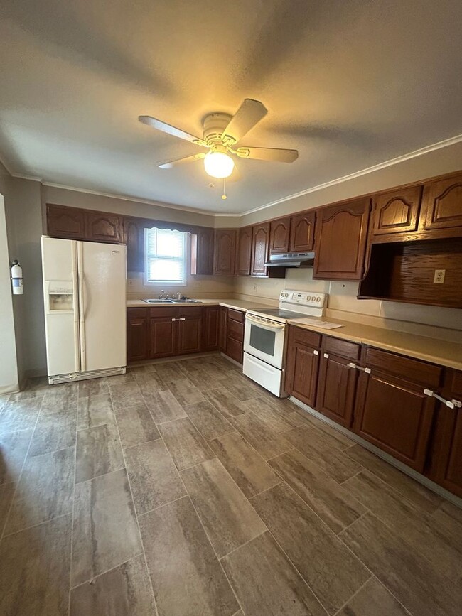 Building Photo - 4-bedroom duplex in south Steelton