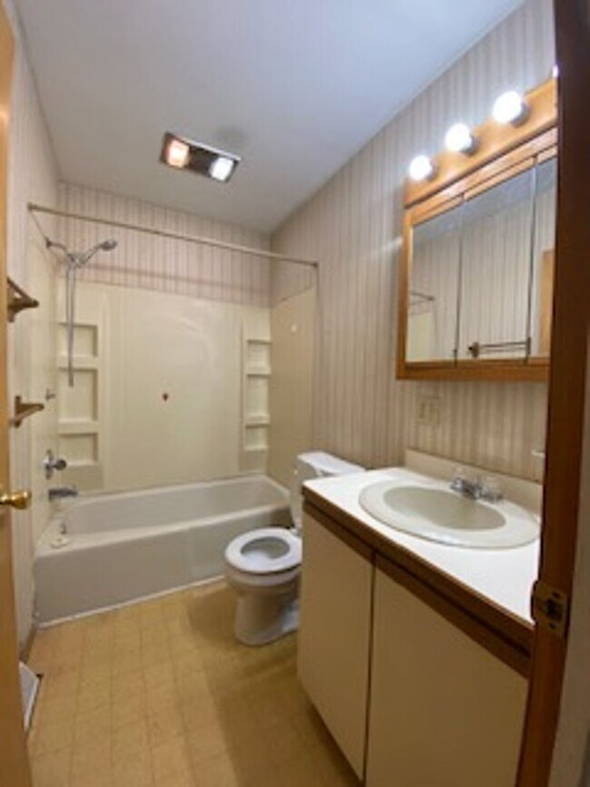 Building Photo - 1721 Graceland Ct