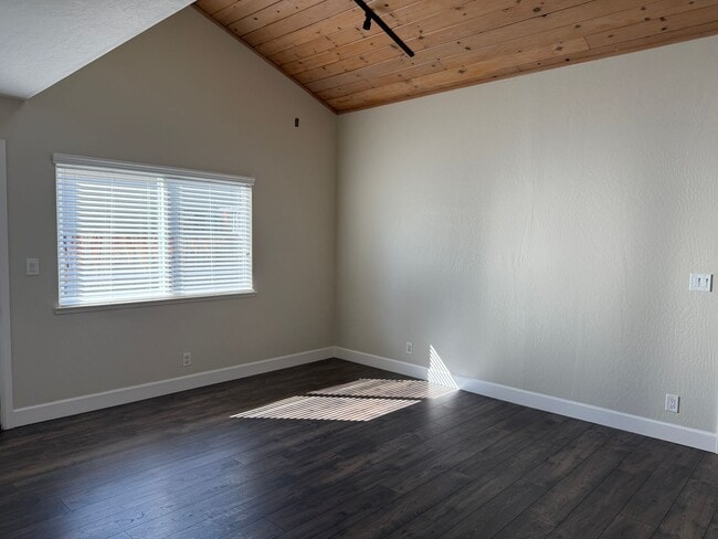 Building Photo - Remodeled 4 Bedroom 2 Bath Home in the des...