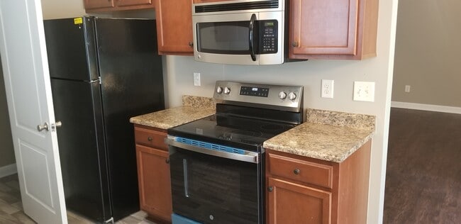 Building Photo - 3706 Pioneer Dr