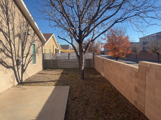 Building Photo - 3752 Rancher Loop NE