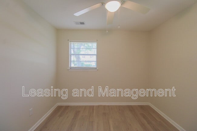Building Photo - 305 Millcreek Dr