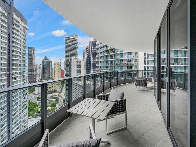 Building Photo - 1000 Brickell Plaza