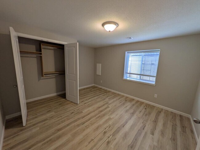 Building Photo - 9201 E Fox Pt Ct