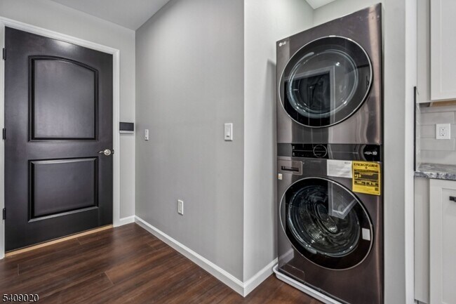 Building Photo - 268 Morris Ave