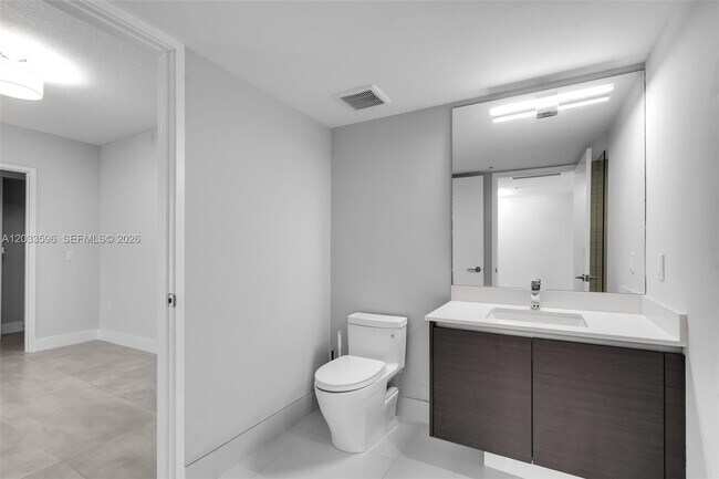 Building Photo - 300 Sunny Isles Blvd