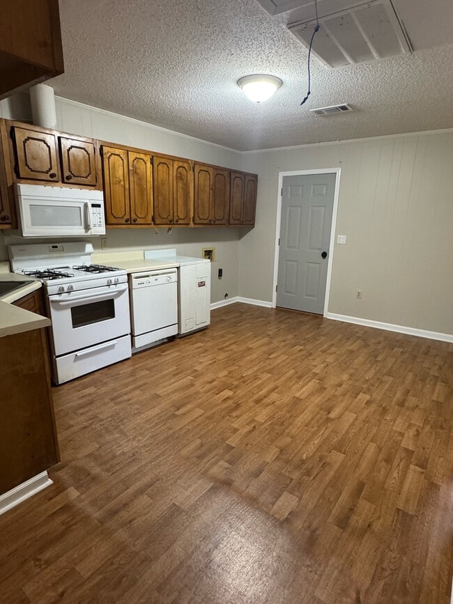 Building Photo - 105 Dorman Ave