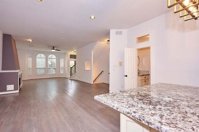 Building Photo - 110 Detering St