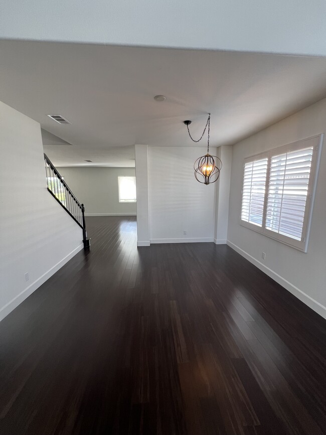 Building Photo - 31495 Sunningdale Dr