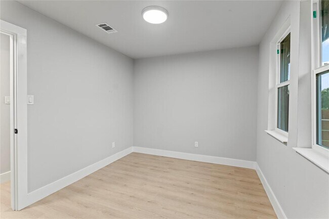 Building Photo - 3907 Carmel Dr