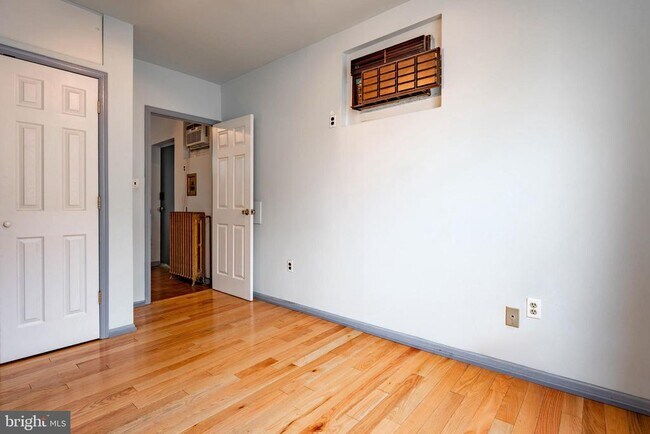 Building Photo - 1327 Snyder Ave