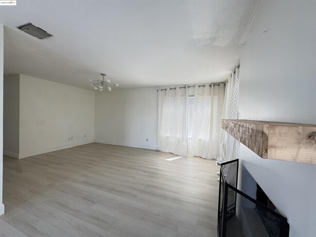 Building Photo - 10 Sea Point Way
