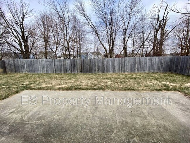 Building Photo - 310 Lockerbie Ln