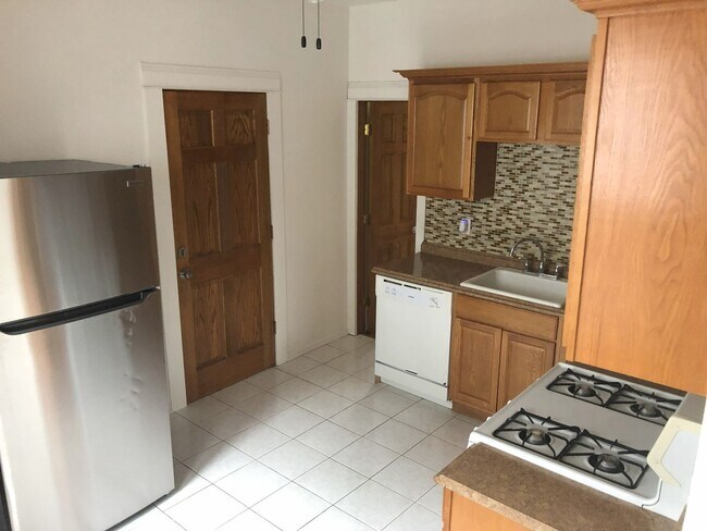 Building Photo - Minneapolis Duplex for Rent