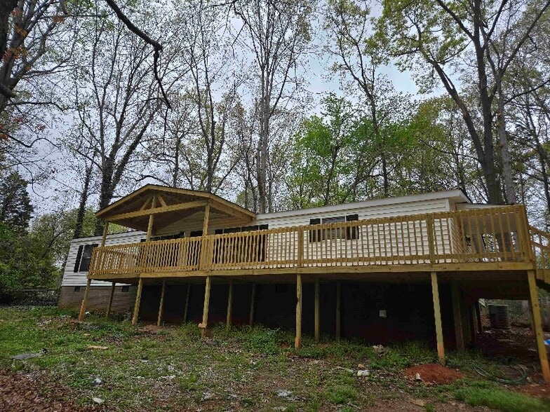 Building Photo - 415 Walker Dr