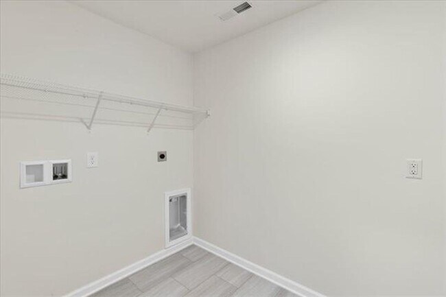 Building Photo - 5 BED 2 BATH HOME LOCATED IN BLACKSBURG