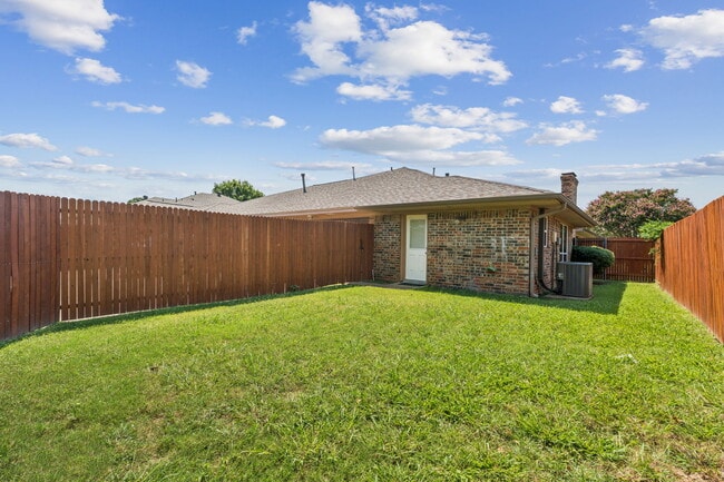 Building Photo - 3334 San Mateo Dr