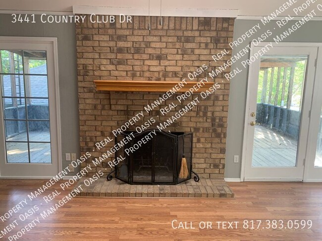 Building Photo - 3441 Country Club Dr