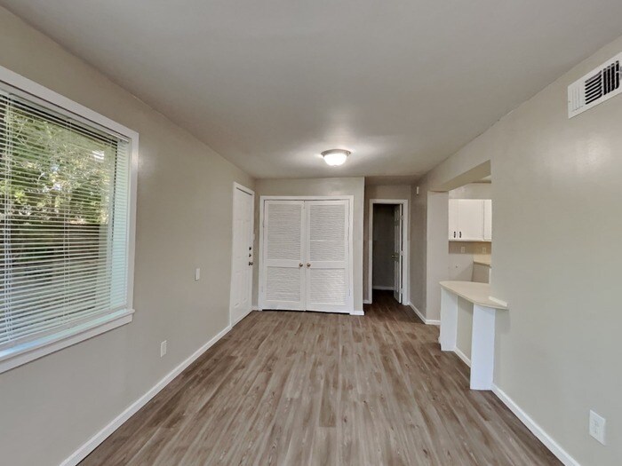 Building Photo - 2123 Raspberry Ln