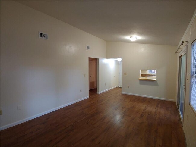 Building Photo - 208 NE 7th Pl
