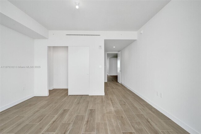 Building Photo - 900 N Ocean Blvd