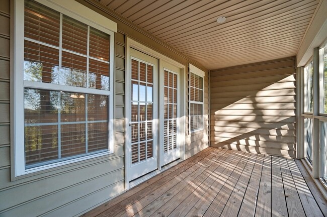 Building Photo - 5468 Nottinghamshire Ln