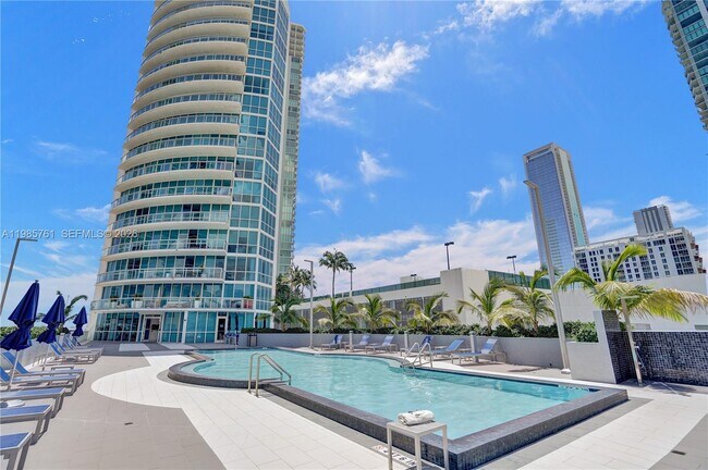 Building Photo - 480 NE 30th St