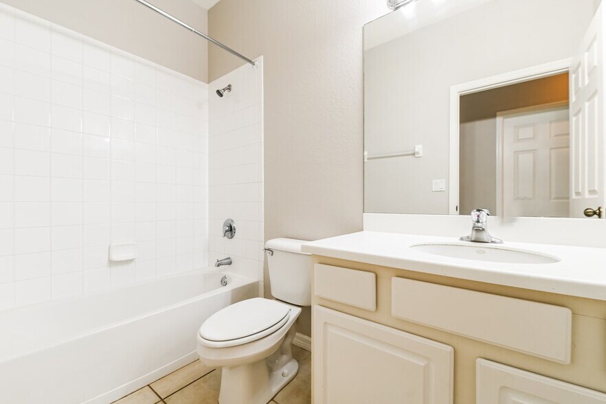 Building Photo - 11486 Lake Cypress Loop