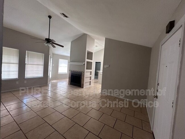 Building Photo - 2805 Summer Ridge Dr