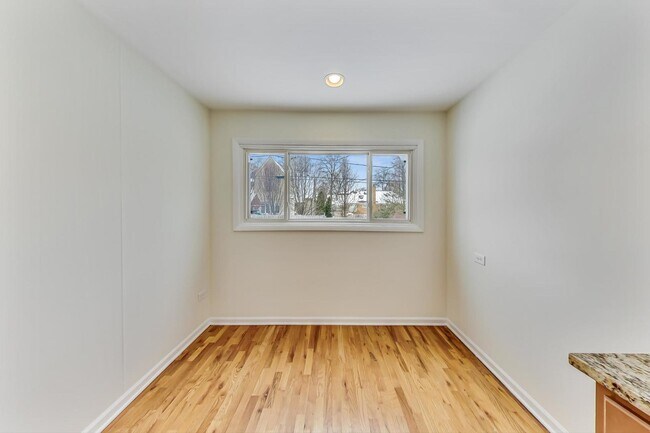 Building Photo - 616 S Monroe St