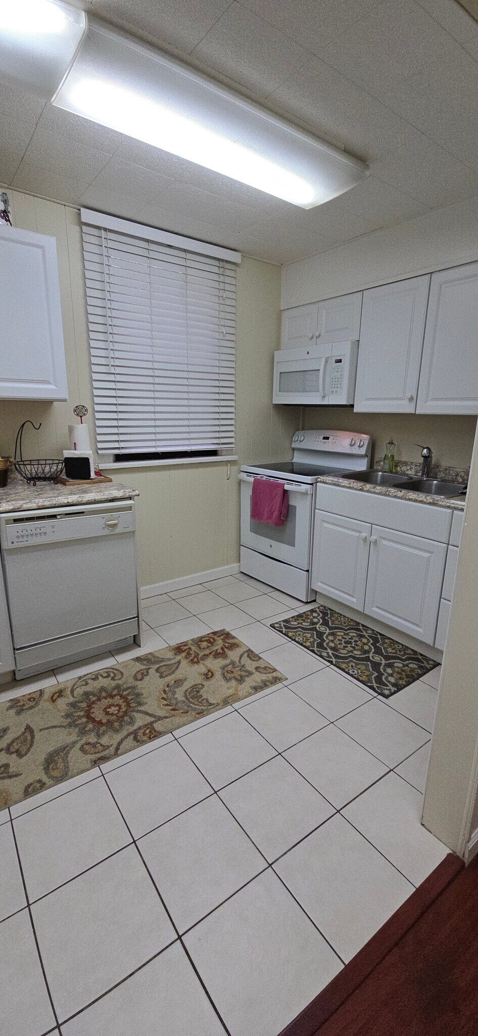 Building Photo - 1447 Lincoln Way