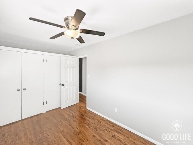 Building Photo - Beautiful 2BD/1BA W/ Large Backyard and Re...