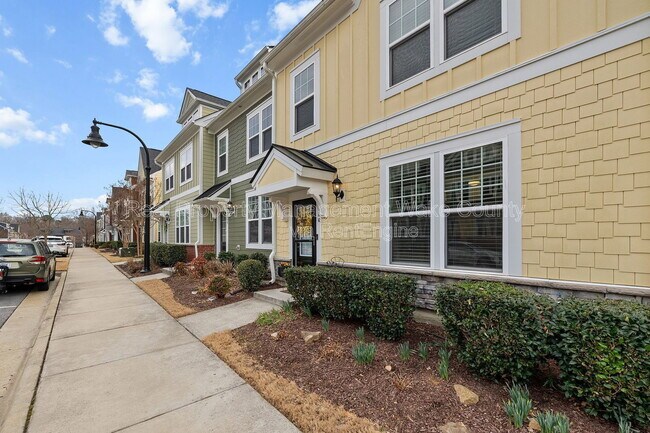 Building Photo - 410 Triumph Ln