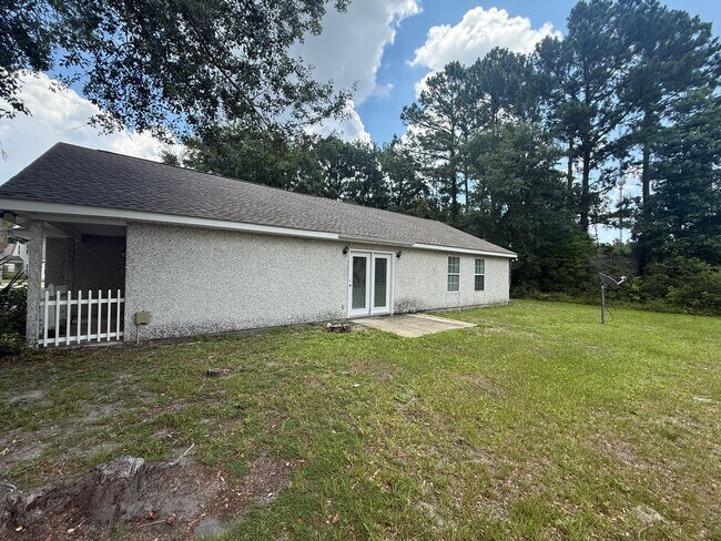 Building Photo - 221 Millcrest Dr